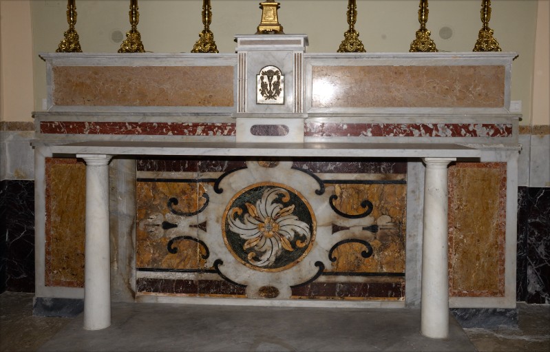 Marmoraio campano secc. XVII-XX, Altare laterale policromo