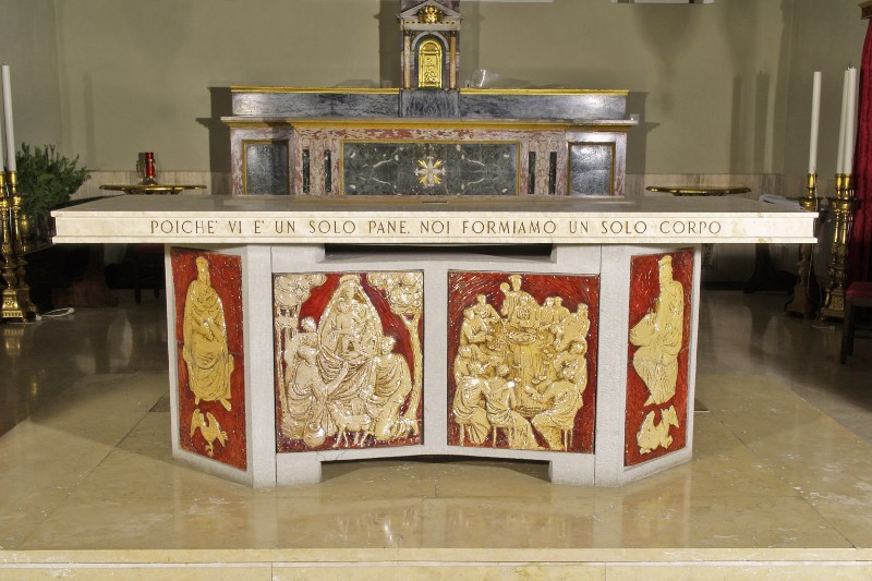 Tabanelli C. (1964), Altare al popolo con bassorilievi istoriati