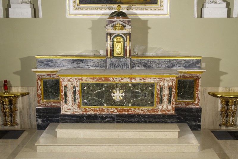 Maestranze marchigiane sec. XIX, Altare maggiore con salienti dorati