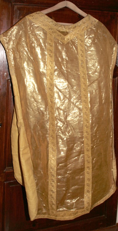 Manif. italiana sec. XIX, Pianeta in tessuto laminato dorato