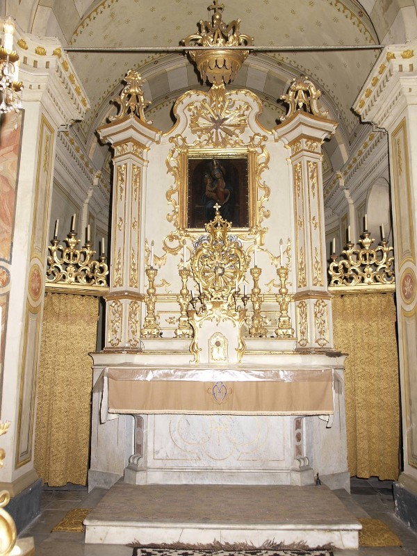 Bottega piemontese (1754), Alzata dell'altare maggiore con intagli dorati