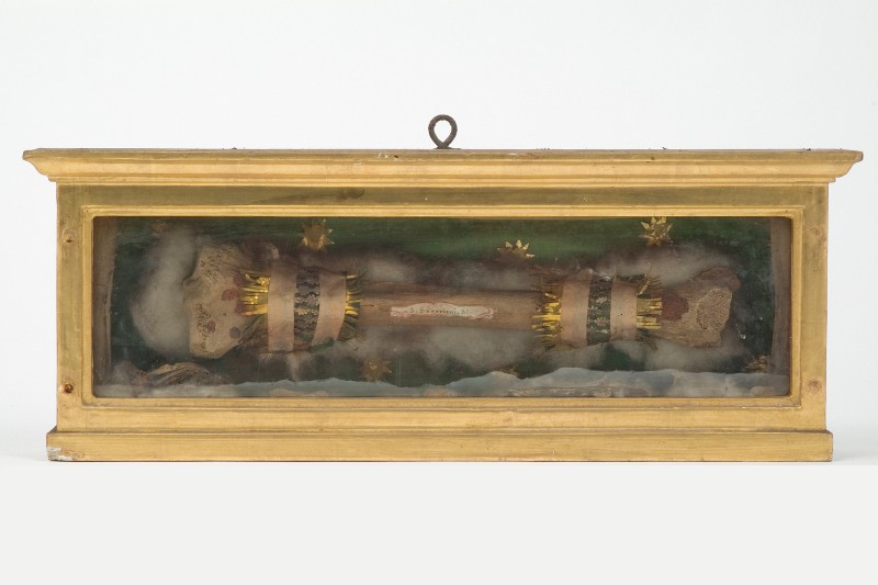 Bottega veneta sec. XIX, Reliquiario ligneo rettangolare con reliquie