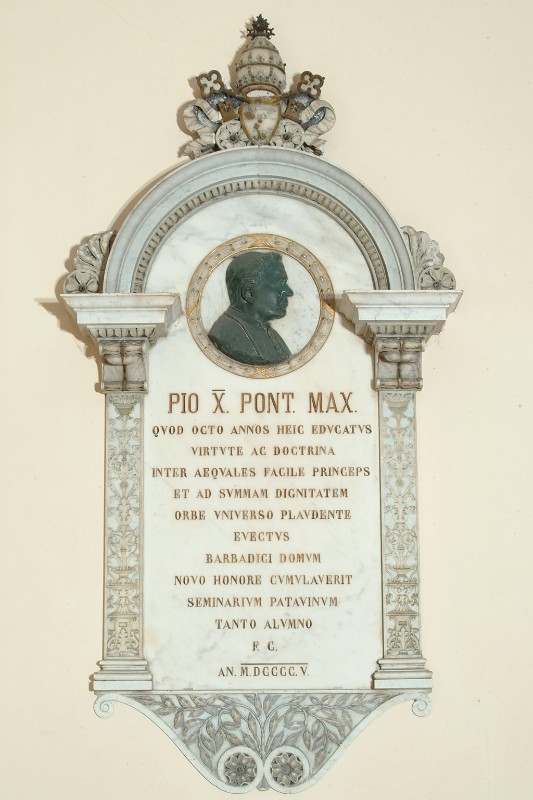 Bottega veneta (1905), Monumento a papa Pio X