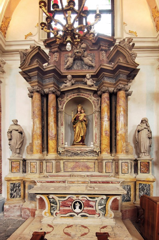 Maestranze castionesi prima metà sec. XVIII, Altare della Madonna del Rosario