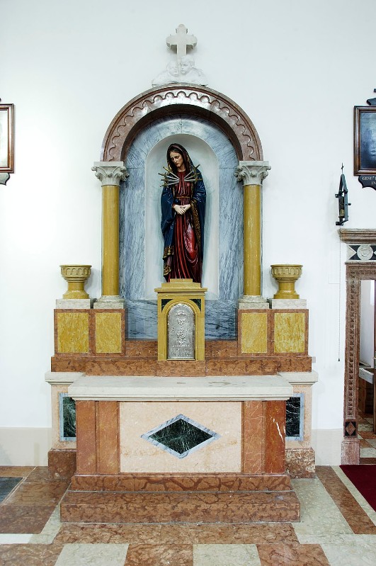Maestranze trentine (1913 circa), Altare laterale della Madonna addolorata