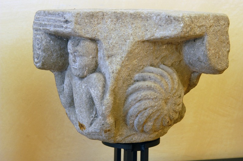 Maestranze lombarde secc. XI-XII, Capitello con figure antropomorfe