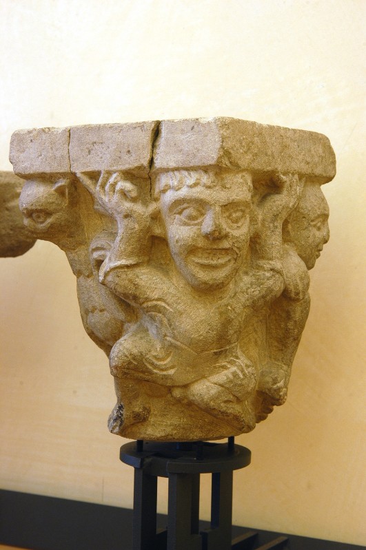 Maestranze lombarde secc. XI-XII, Capitello con telamone grottesco