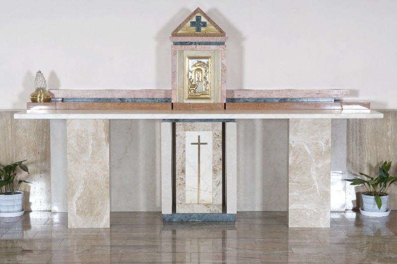 Maestranze piacentine sec. XX, Altare maggiore in marmo scolpito