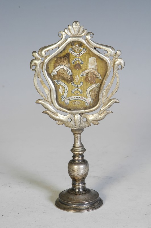 Bottega lombarda sec. XVIII, Reliquiario a ostensorio in metallo argentato