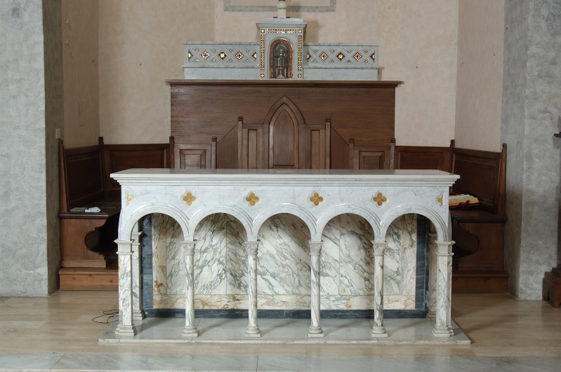 Maestranze umbre sec. XX, Altare maggiore in marmo pilicromo
