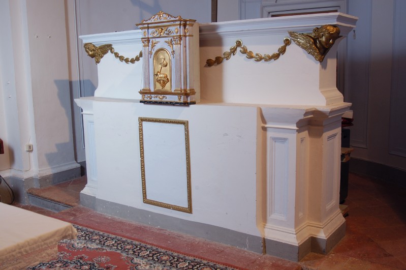 Maestranze umbre sec. XVIII, Altare maggiore in muratura dipinta