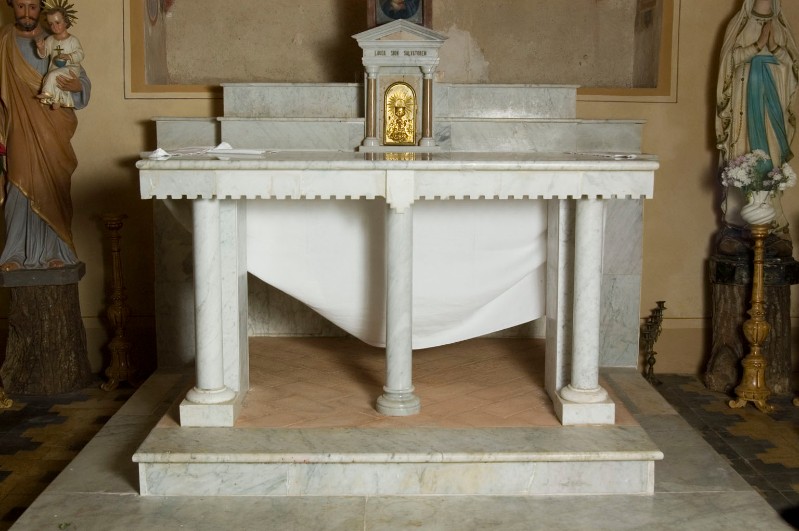 Maestranze umbre (1933), Altare maggiore in marmo bianco di Carrara