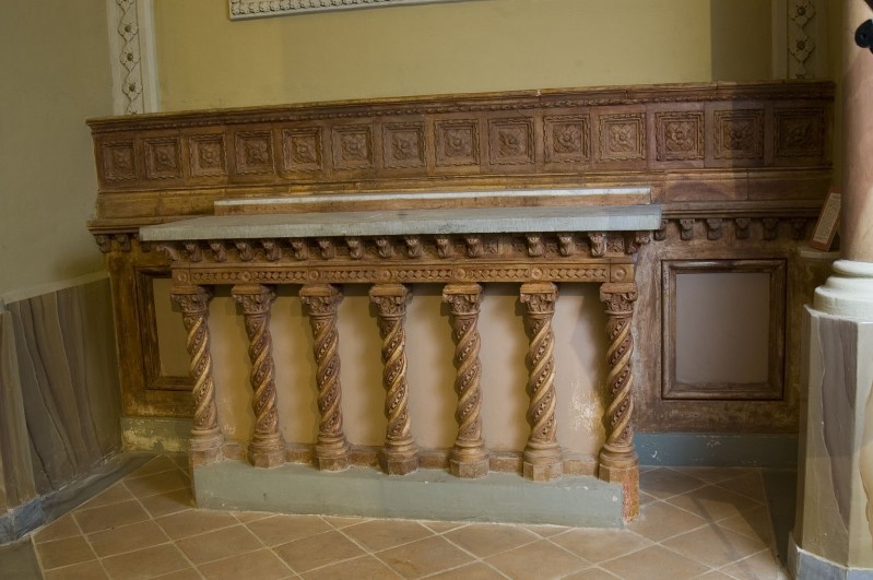 Biscarini F. sec. XIX, Altare laterale in terracotta dipinta con decorazioni