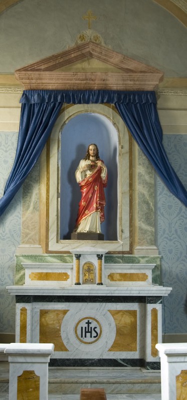 Maestranze umbre sec. XX, Altare laterale in marmo dedicato al Sacro Cuore