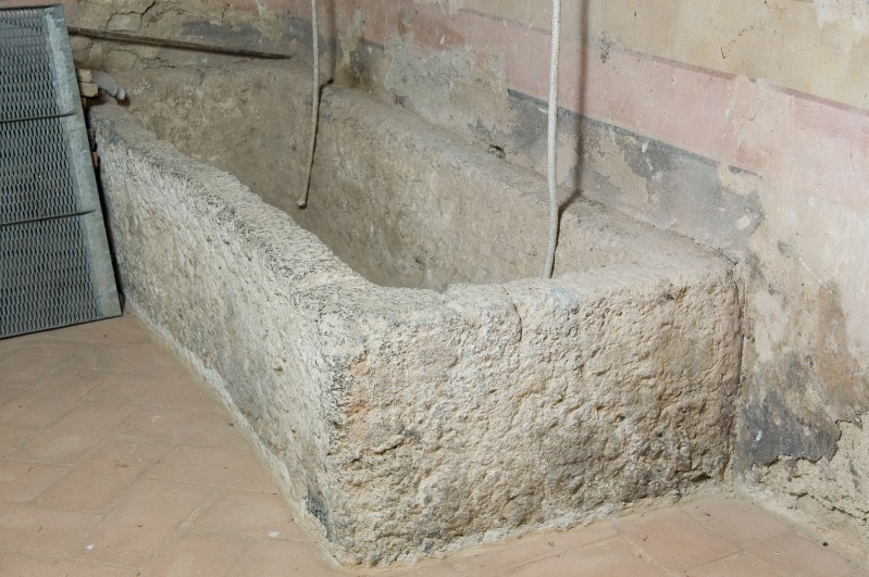 Bott. umbra sec. X, Sarcofago in pietra
