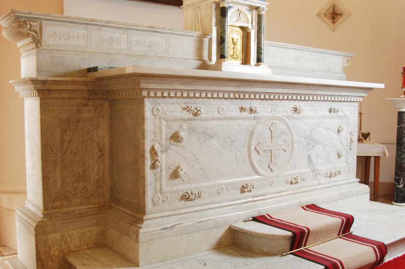 Bott. umbra sec. XX, Altare maggiore in marmo bianco
