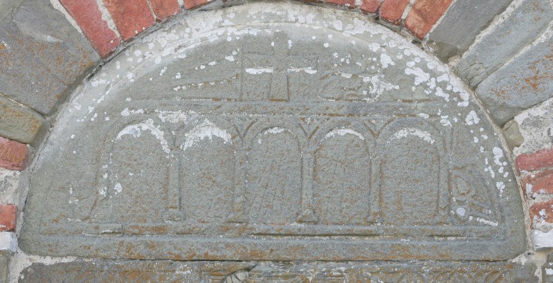 Maestranze toscane sec. XI, Lunetta con archi e croce