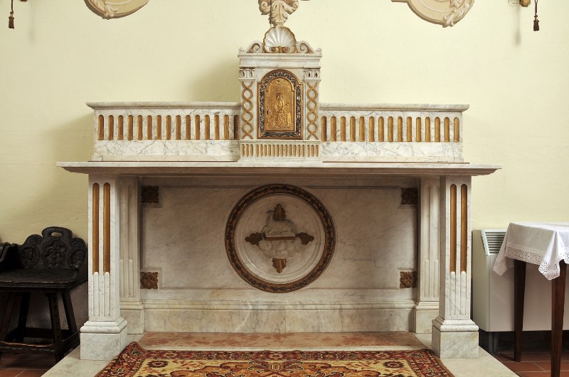 Maestranze piacentine sec. XX, Altare maggiore in marmo grigio venato