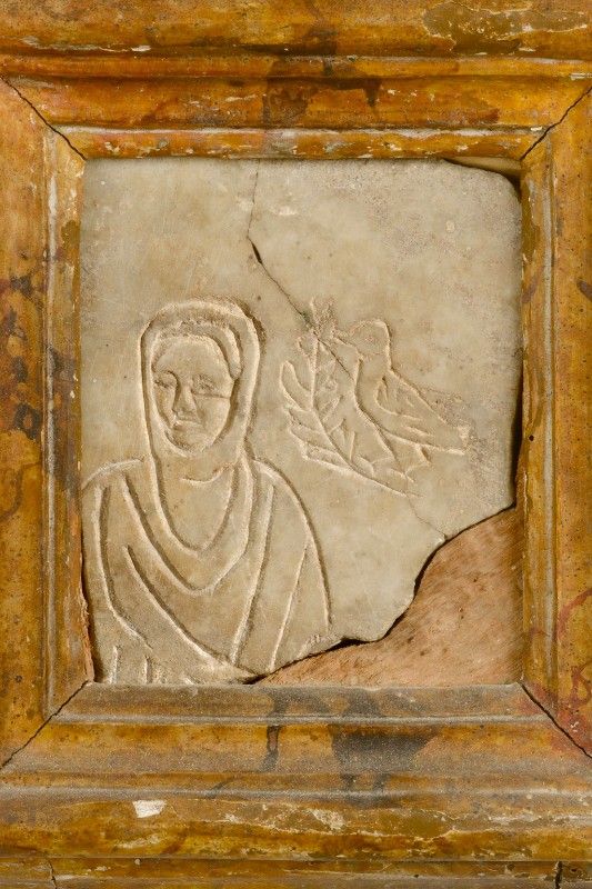 Bott. marchigiana sec. II, Iscrizione con figura umana
