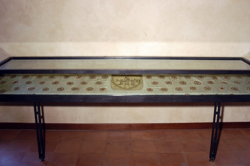 Manif. italiana sett. sec. XVI, Piviale in cannellato bianco con Madonna e santi