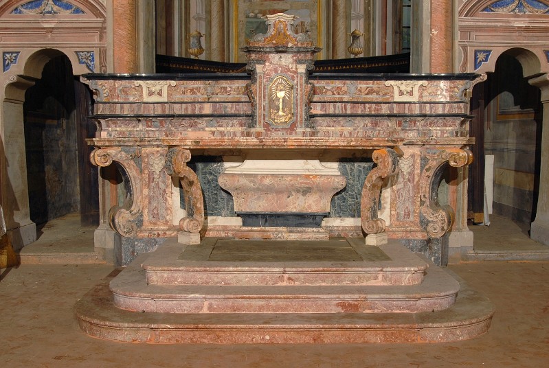 Maestranze lombarde (1773), Altare maggiore in marmi policromi