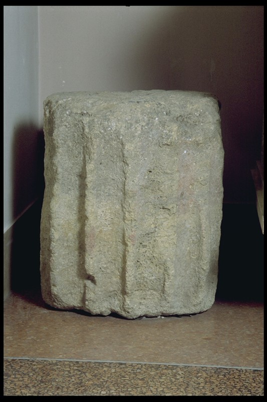 Ambito romagnolo sec. III, Colonna in marmo bianco