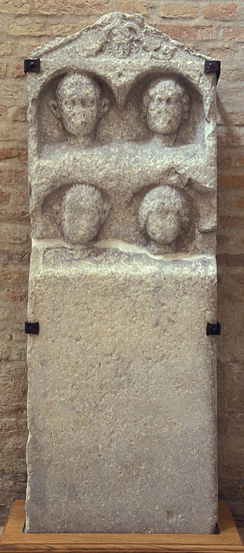 Maestranze dell'Italia centrale sec. III a. C., Cippo funerario