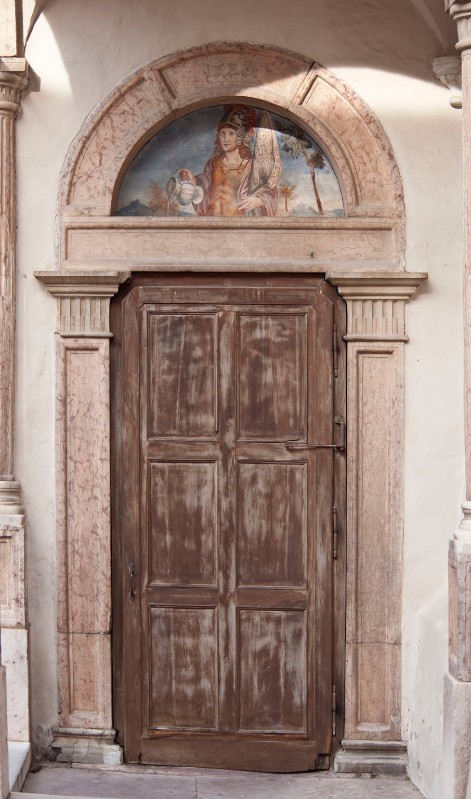 Maestranze trentine (1528), Portale laterale