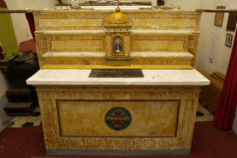 Maestranze romagnole sec. XIX, Altare maggiore con croce gigliata