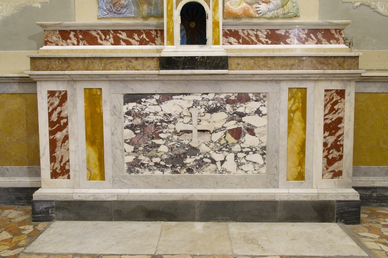 Maestranze romagnole sec. XIX, Altare laterale con croce greca