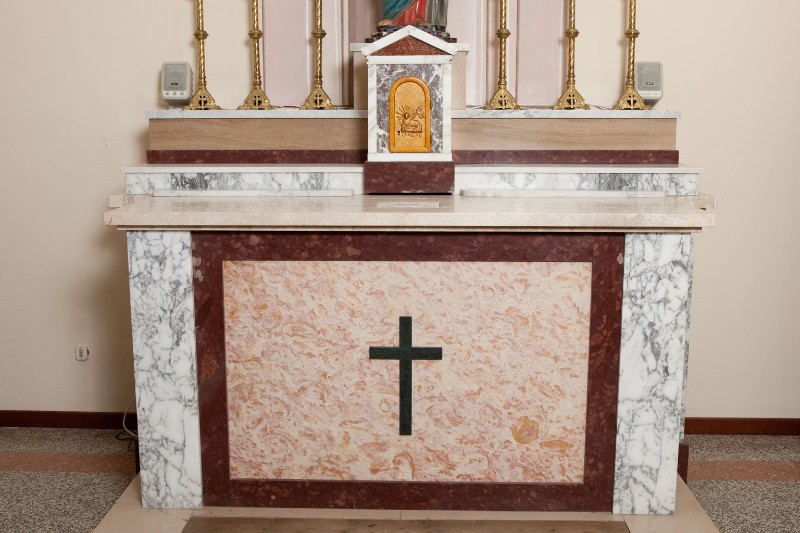 Maestranze romagnole sec. XX, Altare con croce latina