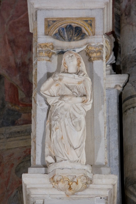 Guardi A. metà sec. XV, Madonna annunciata in marmo bianco scolpito
