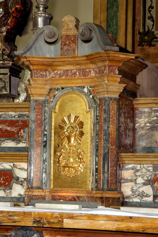 Ronconi (1881), Tabernacolo in marmo con volute