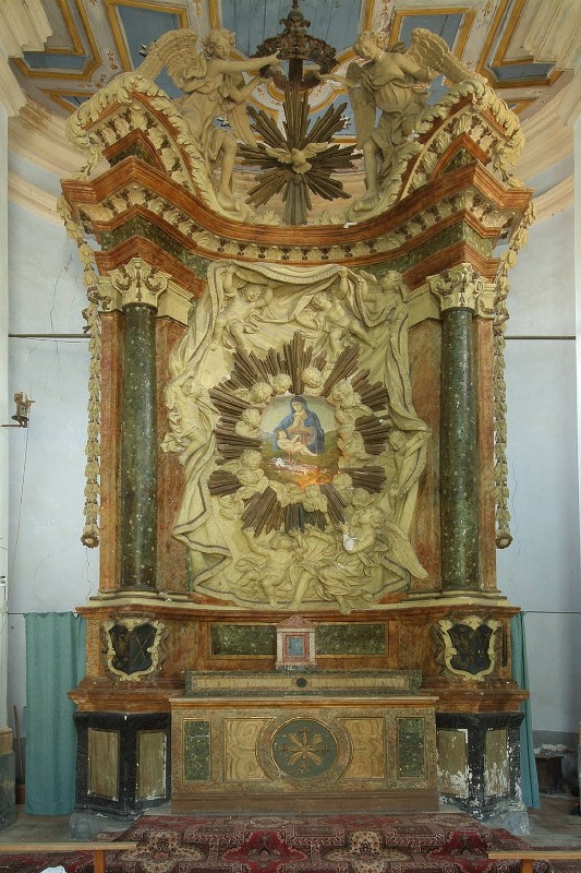 Maestranze laziali sec. XVIII, Altare maggiore con decori in stucco