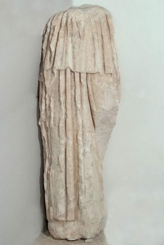 Maestranze marchigiane secc. V-IV a.C., Figura femminile acefala