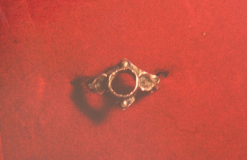 Bottega italiana sec. XIX, Anello in oro rosso