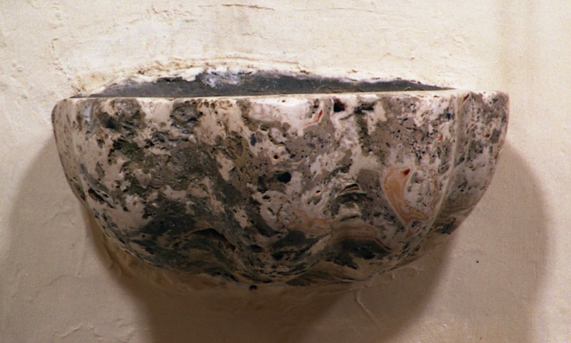 Maestranze siciliane sec. XVIII, Acquasantiera in marmo