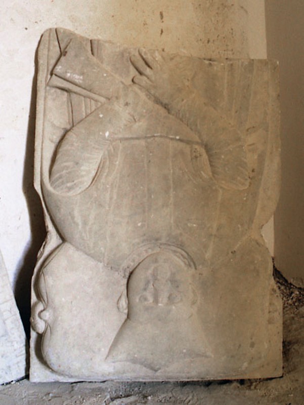 Maestranze siciliane sec. XVI, Coperchio di sarcofago parte superiore