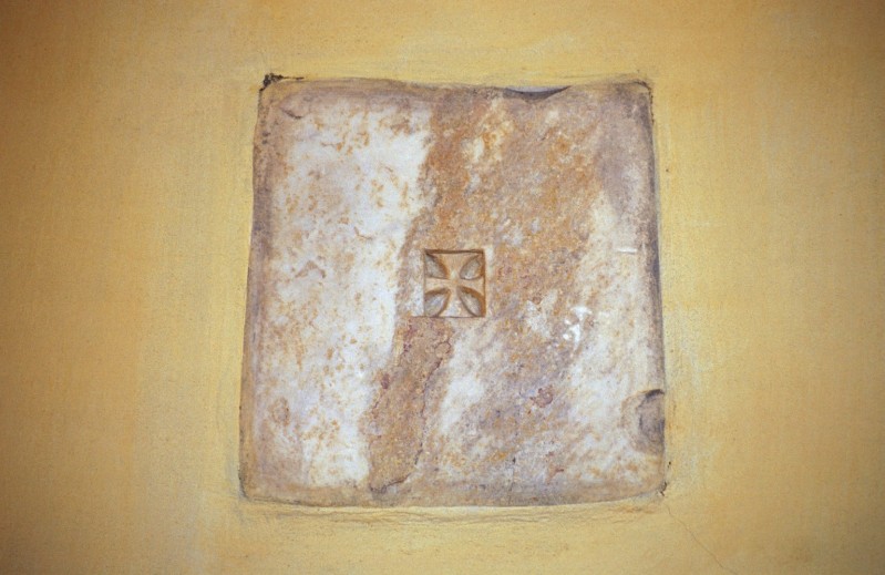 Ambito piemontese sec. IX, Lapide a rilievo con croce
