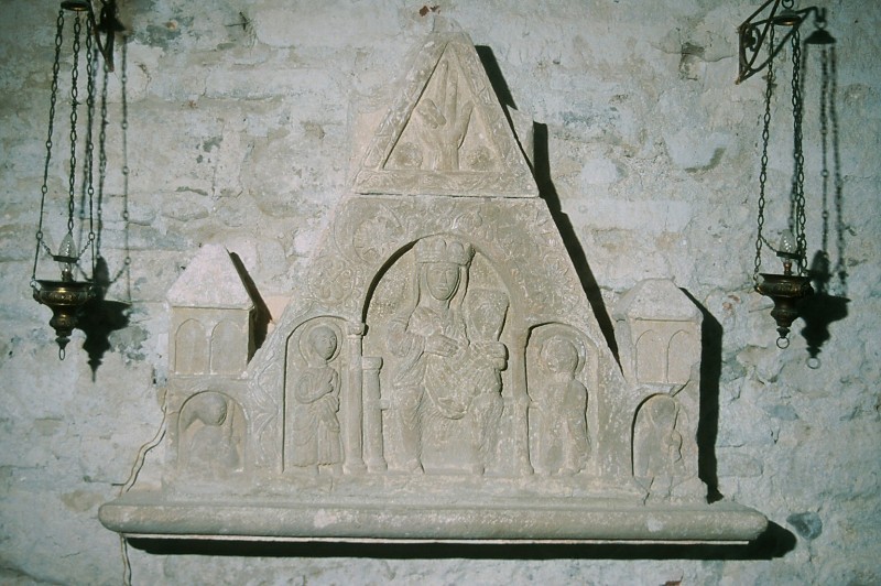 Ambito piemontese sec. IX, Madonna con Gesù Bambino e monaci