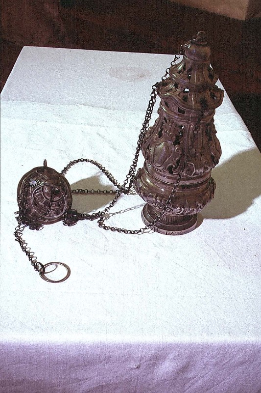 Bott. campana (1793), Turibolo in argento sbalzato e traforato