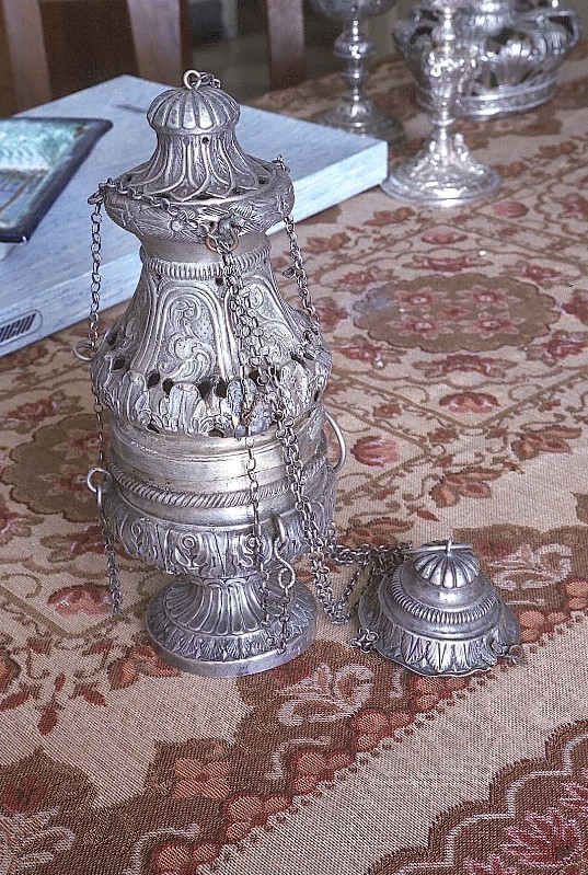 Bott. campana (1851), Turibolo in argento sbalzato e inciso e traforato