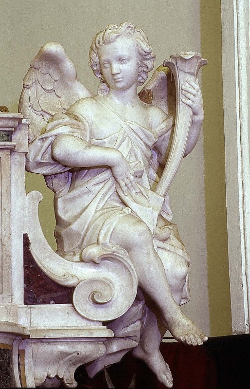 Bott. napoletana (1765), Angelo reggitorcia in marmo bianco scolpito 1/2