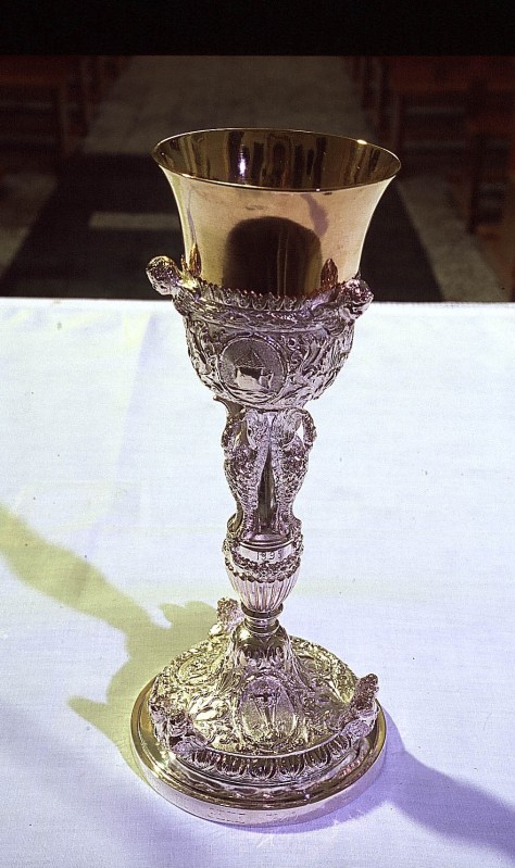 Bott. campana (1840), Calice in argento sbalzato e inciso e dorato