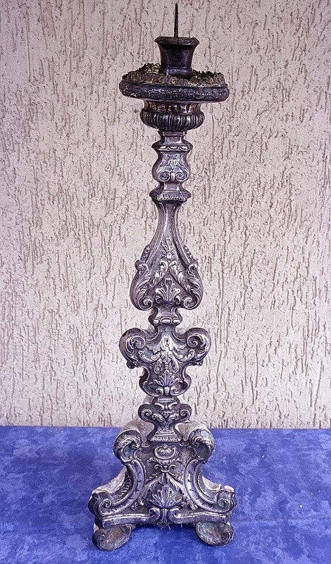 Abbate A. sec. XIX, Candeliere in argento sbalzato e inciso 1/5