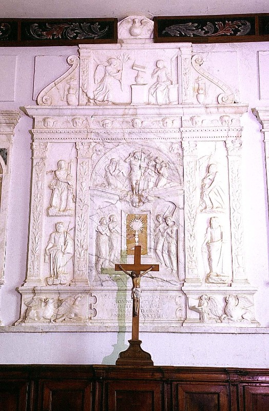 Bott. campana (1539), Resurrezione di Cristo in marmo bianco scolpito