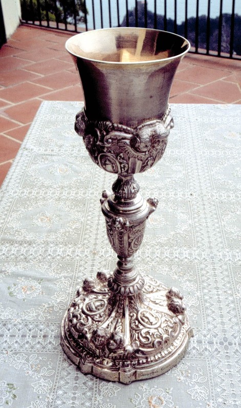 Bott. napoletana (1922), Calice in argento sbalzato e inciso e dorato