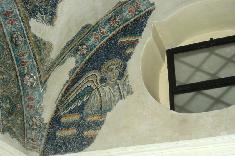 Mosaicista campano sec. V, Mosaico con angelo sinistro