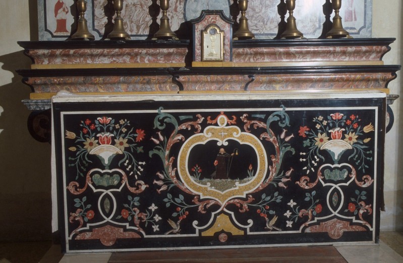 Solaro C. (1760), Paliotto in scagliola con Sant'Antonio abate