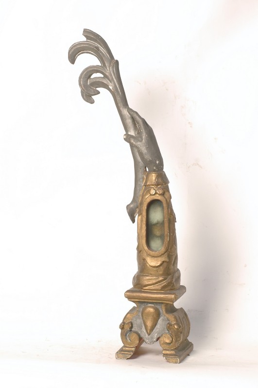 Bott. piemontese (1680), Reliquiario a braccio di legno con volute di San Romano